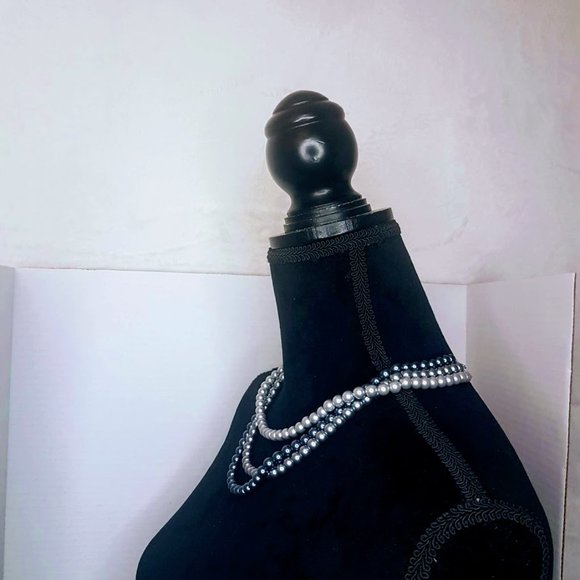 #J18 Tri-Color Pearl Fashion Necklace - Picture 3 of 9